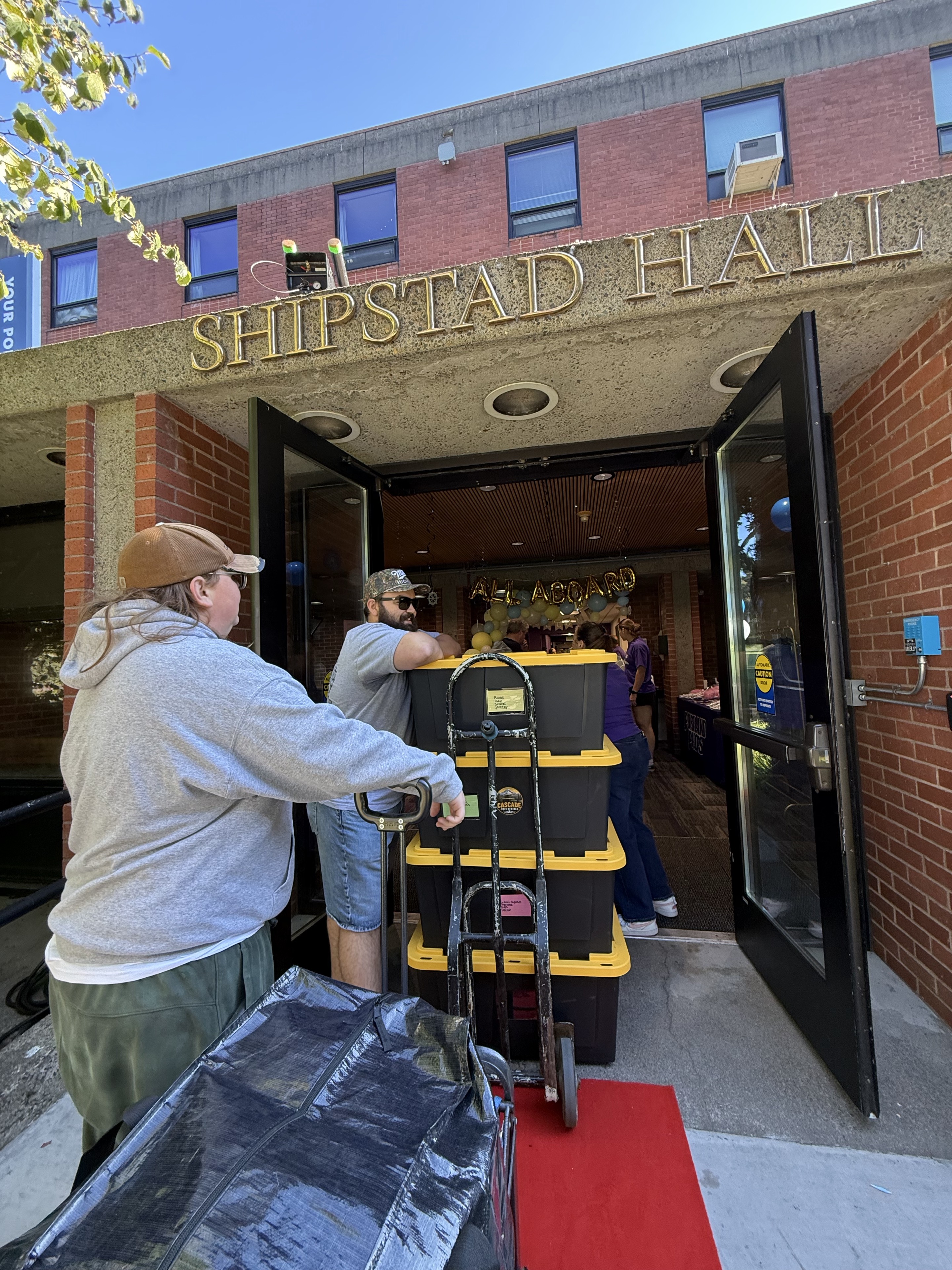 Cascade Tote Rentals delivering totes and dollies to an event at Shipstad Hall